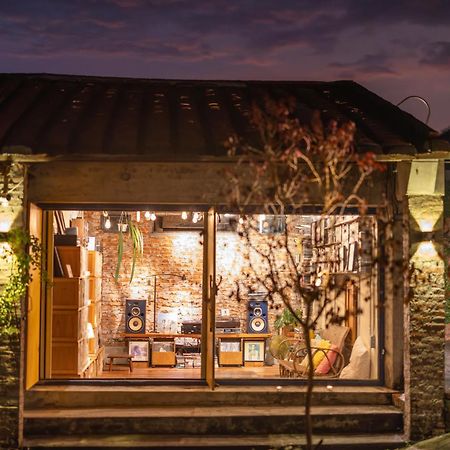 香蕉與黑膠 Yellow And Black Guest House Mei-nung Exterior foto