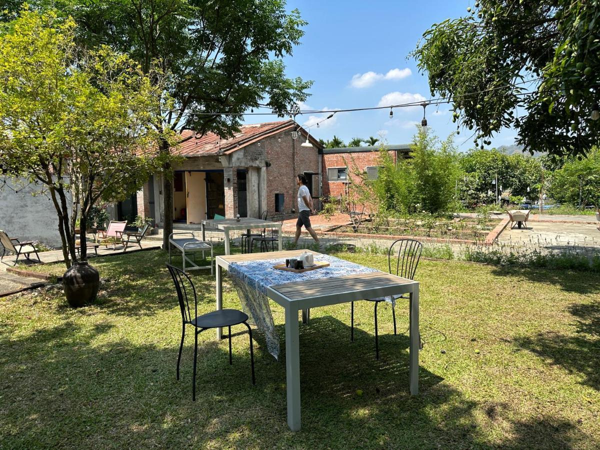 香蕉與黑膠 Yellow And Black Guest House Mei-nung Exterior foto