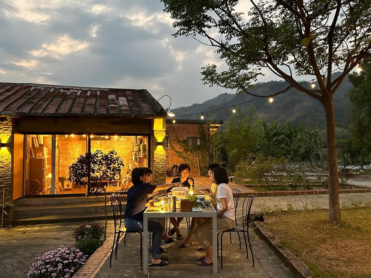 香蕉與黑膠 Yellow And Black Guest House Mei-nung Exterior foto
