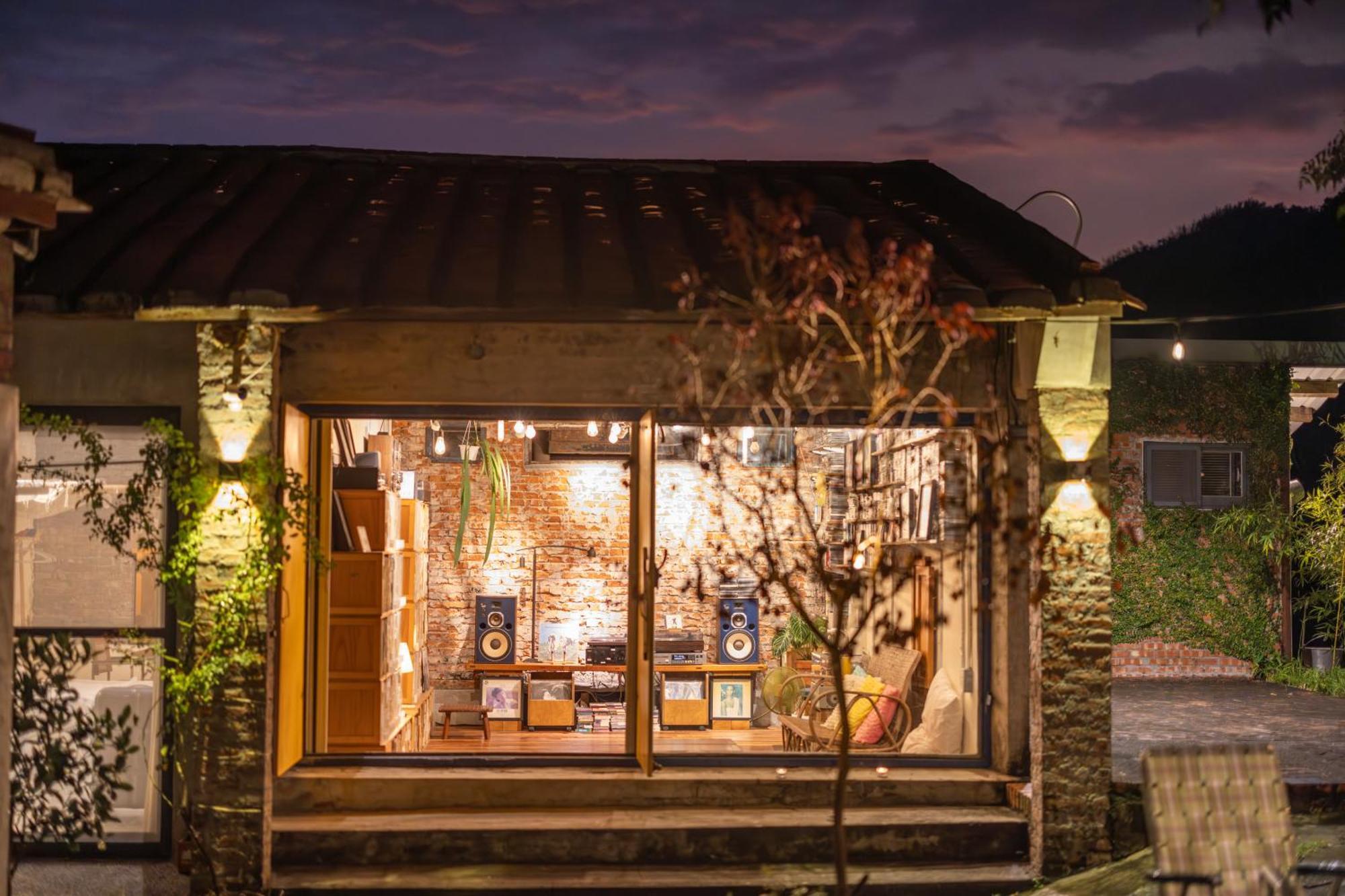 香蕉與黑膠 Yellow And Black Guest House Mei-nung Exterior foto
