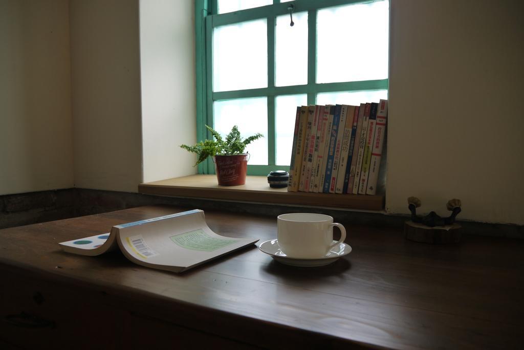 香蕉與黑膠 Yellow And Black Guest House Mei-nung Exterior foto