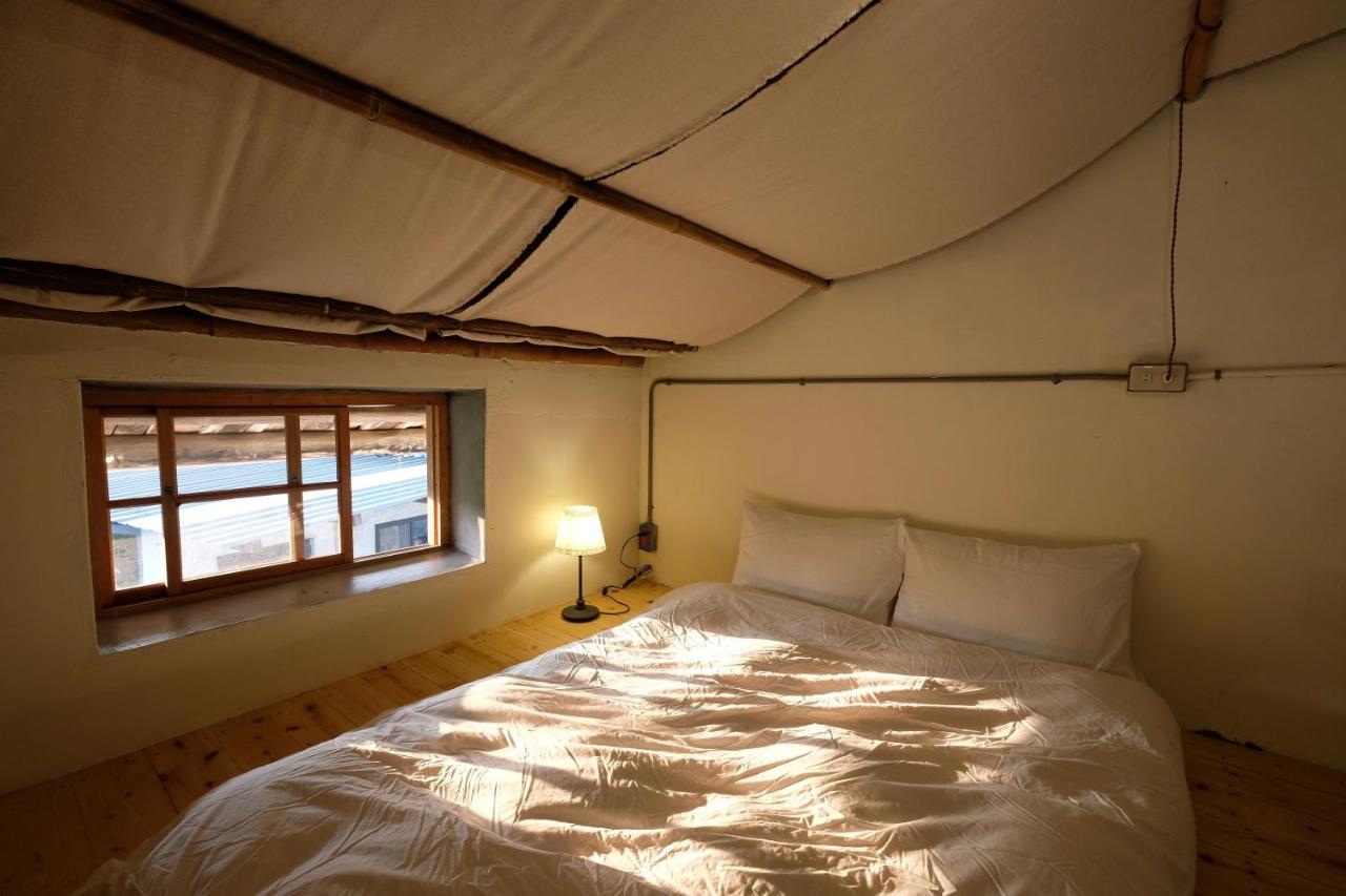 香蕉與黑膠 Yellow And Black Guest House Mei-nung Exterior foto